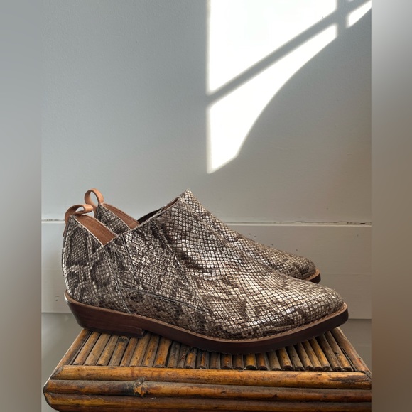 Gentle Souls Snakeskin Embossed Leather Bootie Size 6 New - Picture 10 of 11